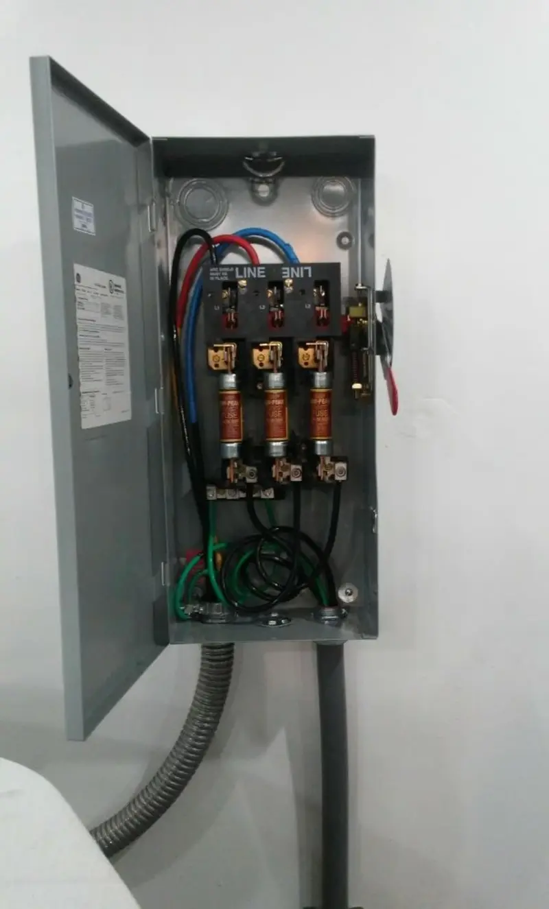 Three-phase disconnect switch installed for Smoke Detector Installation in Staunton